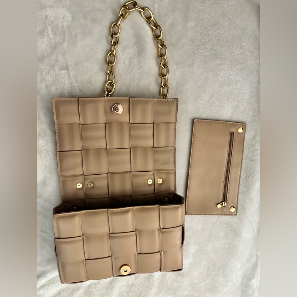 Elegant Tan Woven Chain Bag - Picture 3 of 5